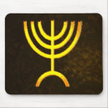 Mousepad Menorah Flame<br><div class="desc">Uma renderização digital da menorah judaica de sete ramificações (hebraico: מְ נ וֹ ה ‎). A menorah de sete ramificações, usada no santuário portátil montado por Moisés na selva e, mais tarde, no Templo em Jerusalém, tem sido símbolo do judaísmo desde a Antiguidade e é o emblema no casaco de...</div>