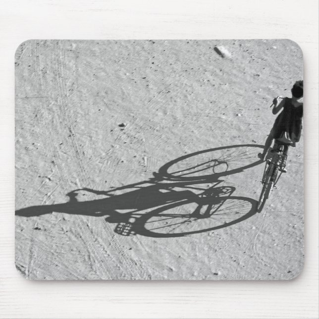 Mousepad Mianmar, Bagan, Menino andando de bicicleta enorme (Frente)