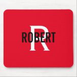 Mousepad Monograma branco vermelho moderno, homem, nome mou<br><div class="desc">Design moderno com fundo vermelho,  um moderno monograma branco com nome preto. Personalize com seu nome e inicial.</div>