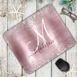 Mousepad Monograma cinzento de cintilação prateada com rosa<br><div class="desc">Pasta do mouse, com cinza fina prateada, com rosa de corte, cintilante prateado. Adicione um toque de brilho e brilho ao seu escritório doméstico ou dormitório com este elegante mouse pad personalizado. Para torná-lo extra especial, ele também é monograma e personalizado. clique no link "personalizar mais" e use a ferramenta...</div>