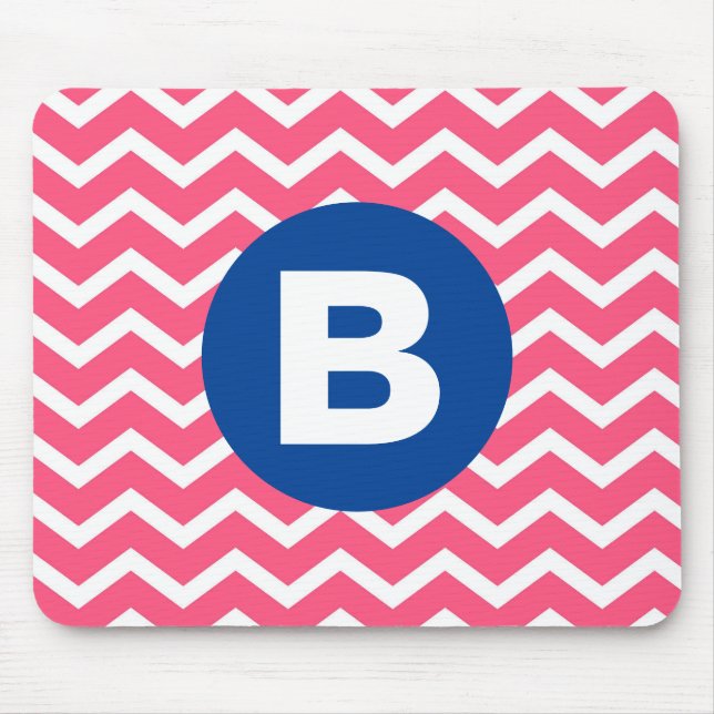 Mousepad Monograma com Padrão de Chevron em Rosa Vibrante e (Frente)