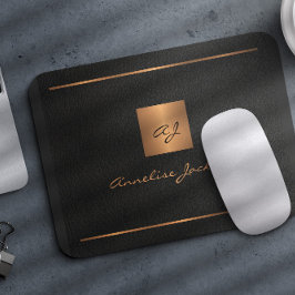 Mousepad Monograma com um guião elegante dourado preto