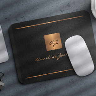 Mousepad Monograma com um guião elegante dourado preto