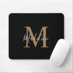 Mousepad Monograma de Script Dourado e Preto Moderno<br><div class="desc">Mouse preto e Dourado moderno com script Monograma</div>