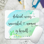 Mousepad Monograma de Script Mulher com Êxito - Cor Azul<br><div class="desc">"Por trás de cada mulher bem-sucedida está ela mesma." Quem precisa do Príncipe Encantado? Faça seu próprio "feliz para sempre" e aceite "poder feminino" sempre que você usa este na moda, colorido personagem feminista personificado mousepad com doce escrita manual preta sobre um salto aqua azul-turquesa verde-azul-umbra-água. Basta digitar o nome...</div>
