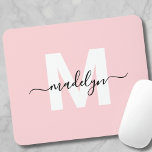 Mousepad Monograma do Nome do Script Moderno Cor-de-Rosa Es<br><div class="desc">Pad Inicial Do Mouse Rosa Espelho Personalizado. Adicione um toque de elegância ao seu espaço de trabalho com este na moda do mouse. Apresentando um fundo cor-de-rosa pincelado, uma letra inicial branca nítida e um nome de escrita preto elegante, esta design é perfeita para qualquer um que ama um olhar...</div>