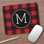 Mousepad Monograma do Padrão Rustic Red & Black Buffalo Xad<br><div class="desc">Um design robusto e masculino com uma área para monogramas. Um padrão clássico e tradicional que existe há anos. Se precisar ajustar o trabalho de arte ou alterar a fonte,  clique na área personalizar. Isso o levará à ferramenta design onde você pode fazer muitas mudanças.</div>