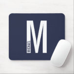 Mousepad Monograma e Nome de Negrito Personalizado Moderno<br><div class="desc">Design de Monograma moderno com letra monográfica "M" personalizada e nome no estilo de letra sans sans moderno,  em negrito. Presente perfeito para ele,  presente de dia de os pais e muito mais.</div>