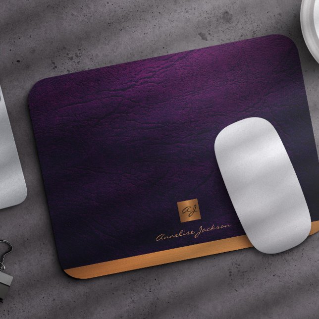 Mousepad Monograma elegante de couro roxo clássico (Criador carregado)