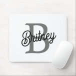 Mousepad Monograma Moderno Nome do Elegante Script de Cinza<br><div class="desc">O moderno nome do monograma Elegante Preto do mouse Script de Cinza é um acessório chic e funcional para seu espaço de trabalho. Apresentando um elegante design preto e cinza com um monograma personalizado e nome em uma fonte elegante, este mouse pad adiciona um toque de sofisticação à sua mesa....</div>