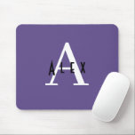 Mousepad Monograma Moderno Roxo Ultra Violeta, Bonito<br><div class="desc">Um simples e elegante design de monograma com espaço para seu nome e inicial.</div>