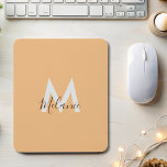 Mousepad monograma retrorreflector minimalista laranja eleg<br><div class="desc">O elegante design deste mouse pad apresenta uma estética limpa e contemporânea, combinando elementos minimalistas com um vibrante esquema de cor laranja. Com seu monograma personalizado, este mouse pad adiciona um toque de individualidade ao seu espaço de trabalho e, ao mesmo tempo, fornece uma superfície lisa para movimentos precisos do...</div>