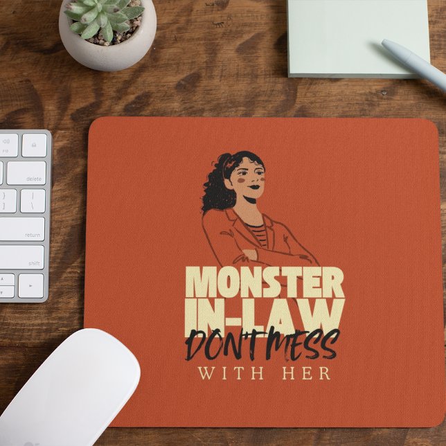 Mousepad Monstro-em-Lei, não se meta com ela (Monster-in-Law, Don't Mess With Me Mousepad Cover from The Beekeeper Store)