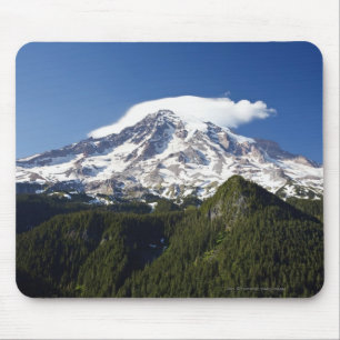 Mousepad Montanha tampada neve com céu azul & floresta