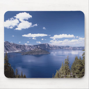 Mousepad Montanhas em torno do lago