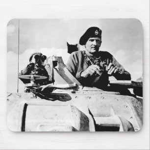 Mousepad Monty em um tanque