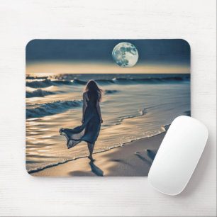 Mousepad Mulher Caminhando Noite Praia
