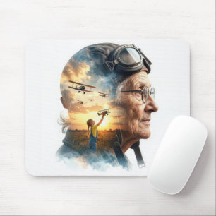 Mousepad Mulher Idosa Aviadora com Memórias do Passado