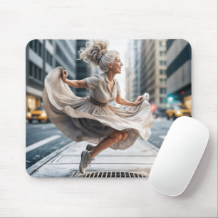 Mousepad Mulher mais velho Pulando Na Rua