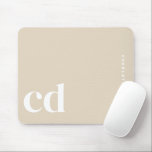 Mousepad Na moda Girly Beige Monograma Inicial<br><div class="desc">A adição perfeita à decoração personalizada da mesa de estudo. Este mouse personalizável eleva a sua confortável configuração de mesa, adicionando um toque de elegância à sua mesa de estudo estético. Ideal para melhorar a organização do centro de estudos, ele se mistura perfeitamente a qualquer decoração do centro de trabalho....</div>