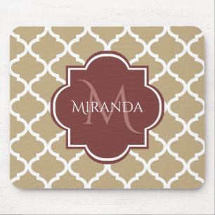 Mousepad Na moda Tan Quatrefoil Monograma e Nome da Borgonh