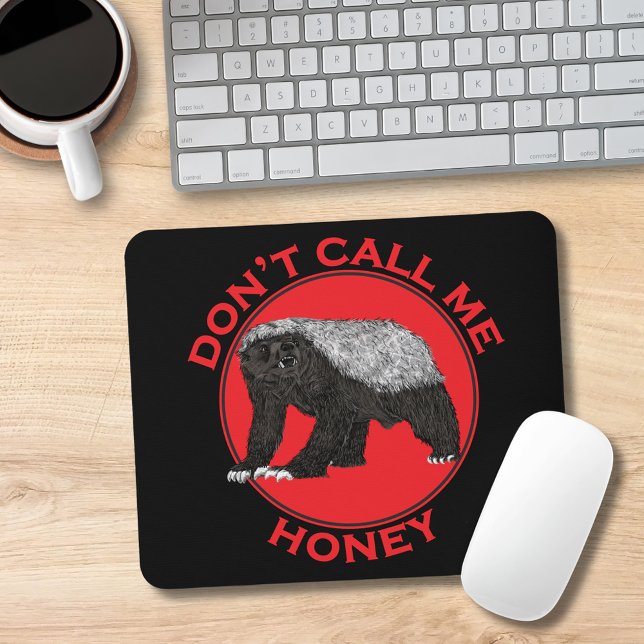 Mousepad Não me chame de Mel Badass Mel Badger Arte Vermelh (Funny honey badger quote black and red mouse mat animal art )