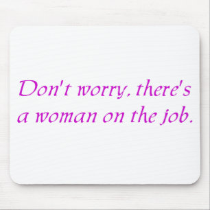 Mousepad Não se preocupe lá é uma mulher no trabalho