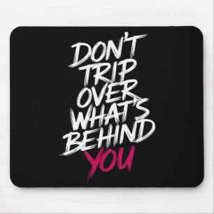 Mousepad Não Tropece no Que Está Atrás de Você Frase Motiva
