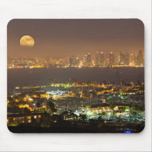 Mousepad Nascer da lua sobre a silhueta de San Diego