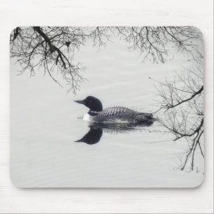 Mousepad Natações comuns do mergulhão-do-norte em um lag