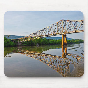 Mousepad Navegando sob uma ponte sobre o rio Tennessee