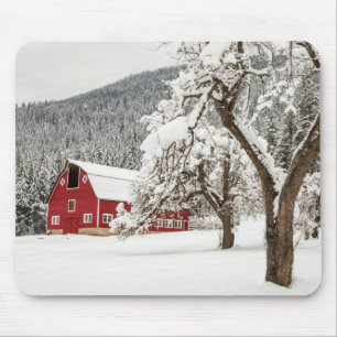 Mousepad Neve fresca no celeiro vermelho
