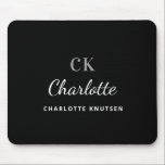Mousepad Nome das iniciais do monograma branco preto<br><div class="desc">Um clássico fundo na moda preto. Personalize e adicione seu primeiro nome,  iniciais do monograma e nome do cheio.</div>