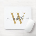 Mousepad Nome de Monograma de Letra Cursiva Feminina em Our<br><div class="desc">Mousepad personalizado elegante feminino simples em branco e dourado com monograma inicial de nome personalizado. Este design simples minimalista de cor lisa apresenta seu primeiro nome em uma linda tipografia de letra manuscrita com floreios (ou caligrafia), monograma inicial em dourado e preto sobre fundo branco. São fáceis de personalizar. Ótimo...</div>