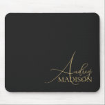 Mousepad Nome de Série do Script Preto<br><div class="desc">Dê ao seu espaço de trabalho um upgrade chic com nosso mouse pad personalizado de lavanda. Seu primeiro nome na escritura moderna, aliado ao seu sobrenome em serifa elegante, cria um olhar na moda, polido, que se sente pessoal e refinado. Suave, suave e prático, é a combinação perfeita da função...</div>