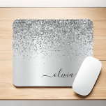 Mousepad Nome do Glam do Monograma do Silver Glitter Metal<br><div class="desc">Folha de prata Folha metálica Brilhante Brilhante Monograma Metálico Nome e Mousepad Inicial (mouse pad). Isto faz o doce e perfeito aniversário de 16 anos,  casamento,  chá de panela,  aniversário,  chá de fraldas ou festa de solteira presente para alguém que ama luxo de luxo e estilos quíticos.</div>