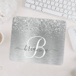 Mousepad Nome do Monograma da Largura Metálica Brugada<br><div class="desc">Personalize facilmente esta trendy pastilha do mouse chic design com brilho bonito prateado em um fundo metálico embebido em prata.</div>