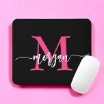 Mousepad Nome do Monograma da Rapariga Preta-Rosa Quente<br><div class="desc">Adicione um pop de cor ao seu espaço de trabalho com o nosso Pad do Rato de Nome do Mouse com Script Moderno Rosa Quente, Girly Monogramo! Apresentando um design cor-de-rosa-quente vibrante e personalizado com seu nome em um script moderno chic, este mouse pad combina estilo com praticidade. A superfície...</div>