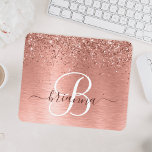 Mousepad Nome do Monograma do Glitter Metálico Brutado Dour<br><div class="desc">Personalize facilmente este design da pastilha chic do mouse moderno com brilho bonito rosa dourado brilhante em um fundo metálico escovado rosa dourado.</div>