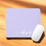 Mousepad Nome Moderno do Monograma de Script Girly Roxo da<br><div class="desc">Monograma Roxo lavanda Adicionar Seu Próprio Nome Mousepad (Pad Do Mouse). Isto faz o doce e perfeito aniversário de 16 anos,  casamento,  chá de panela,  aniversário,  chá de fraldas ou festa de solteira presente para alguém que ama luxo de luxo e estilos quíticos.</div>