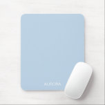 Mousepad Nome Personalizado Azul em Pó Elegante -<br><div class="desc">Atualize seu espaço de trabalho com este elegante e na moda mousepad com um fundo azul em pó calmante e seu nome personalizado em tipografia moderna e limpa. Perfeito para uso doméstico e no escritório, este mousepad personalizado adiciona um toque de elegância e individualidade à sua mesa. Um presente pensativo...</div>