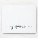 Mousepad Nome Personalizado de Monograma Branco Simples Fem<br><div class="desc">Mousepad personalizado com monograma de nome em script minimalista preto e branco. Este design apresenta seu primeiro nome em uma linda tipografia de letra manuscrita com cauda swash em preto sobre fundo branco. São fáceis de personalizar. Ótimo presente feminino e elegante para aniversário, chá de noiva, dia das mães, aniversário...</div>