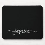 Mousepad Nome Personalizado de Monograma Preto Feminino Sim<br><div class="desc">Mousepad personalizado com nome de monograma preto feminino simples e minimalista em estilo de letra manuscrita com cauda swash em branco sobre fundo preto. Estes são fáceis de personalizar. Presente feminino elegante e sofisticado para aniversário, dia das mães, chá de noiva, aniversário de 16 anos e é para a garota...</div>