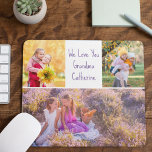 Mousepad Nós Te Amo Foto De Netos Personalizados Da Avó<br><div class="desc">Esse fofo, personalizado We Love You Avó Mousepad mostra um lindo layout de 3 netos de fotos em um fundo branco com uma bela tipografia lilac roxa para sua avó. Este belo presente fotográfico para netos apresenta sua própria colagem fotográfica em torno de sua mensagem personalizada e nomes de suas...</div>