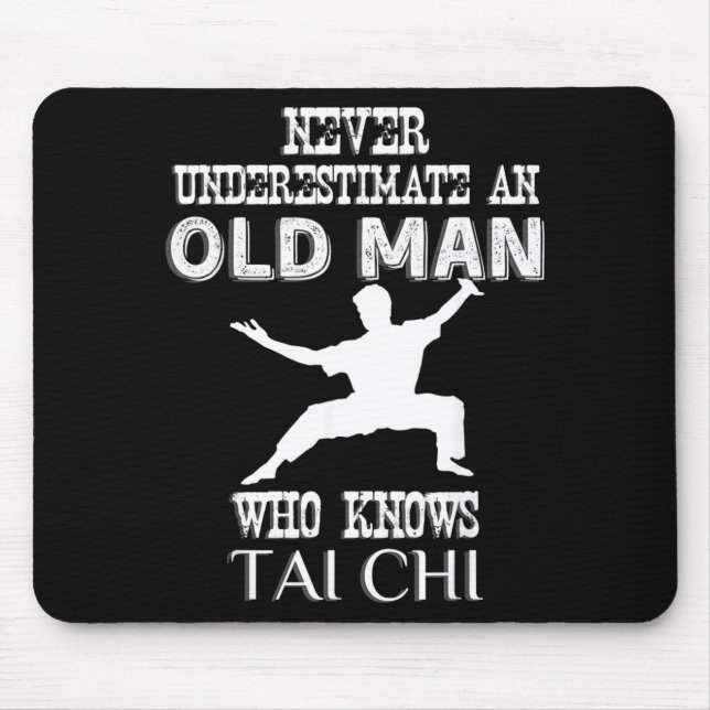 Mousepad Nunca Subestime um Homem Velho que Conhece Tai Chi (Frente)