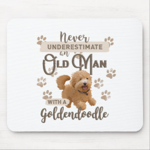 Mousepad Nunca subestime um Velho com um Dourado
