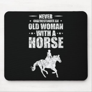 Mousepad Nunca Subestime Uma Mulher Velha Com Um Cavalo