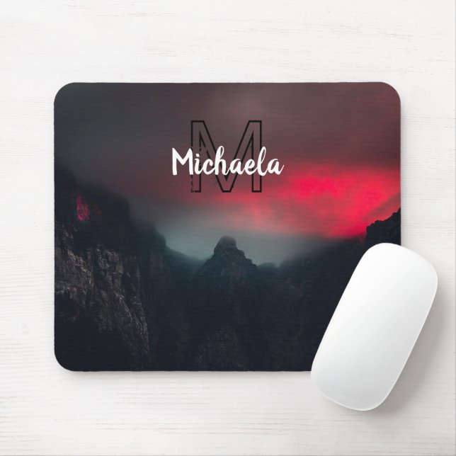 Mousepad Nuvens a arder, nevoeiro e monograma das montanhas (Com mouse)