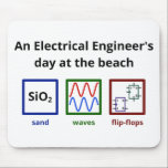 Mousepad O dia de um engenheiro electrotécnico na praia<br><div class="desc">Que um engenheiro electrotécnico faria em seu/seu dia na praia?</div>