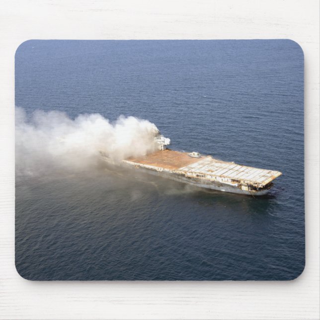 Mousepad O ex-Oriskany, um carro de avião desativado (Frente)